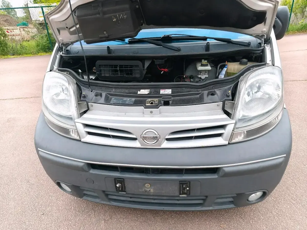 Second-hand Nissan Primastar 100 CP (73 kW) 2003 Argintiu Monovolum