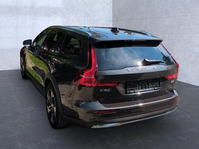 Gebraucht Volvo V60 CC Ultimate 197 PS (144 kW) 2023 Platinum grey / (grau) Kombi