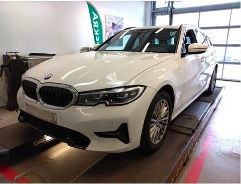 Weiß Gebraucht 2021 BMW 318 Sport Line Limousine | 21.797 € (Guter Preis) - Bild 1/4