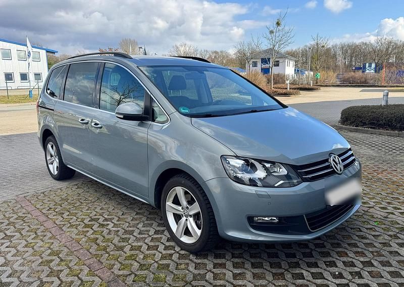 Second-hand VW Sharan 170 CP (125 kW) 2012 Albastru Monovolum