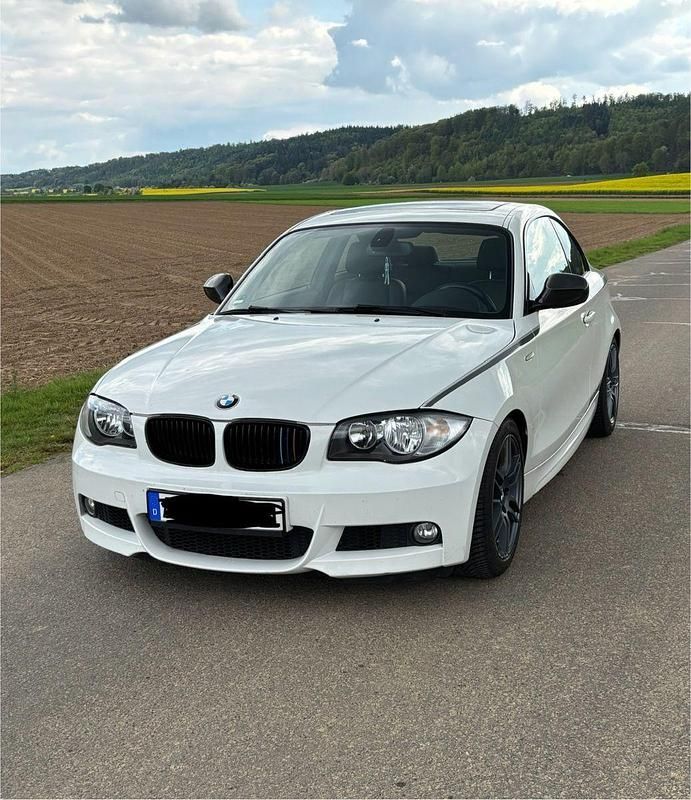 Weiß Gebraucht 2010 BMW 120 Coupé M Performance Coupé | 8.500 € - Bild 1/4