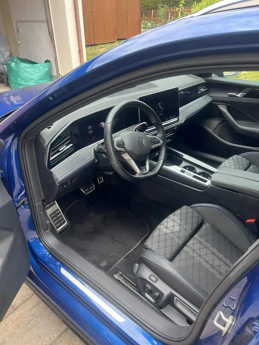 Gebraucht VW Passat R-line 150 PS (110 kW) 2025 Blau Kombi