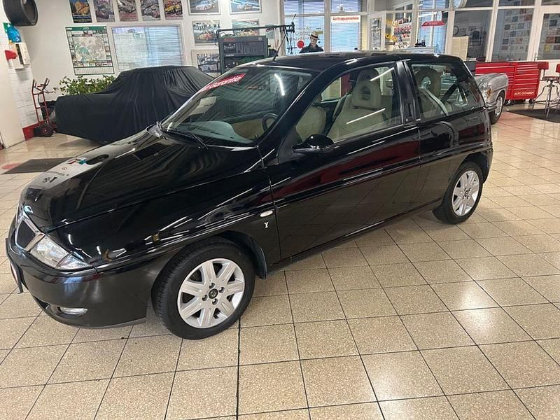 Gebraucht Lancia Ypsilon 60 PS (44 kW) 2002 Schwarz Kleinwagen