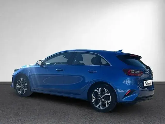 Gebraucht Kia Ceed Spirit 140 PS (102 kW) 2019 (b3l) blue flame Kleinwagen