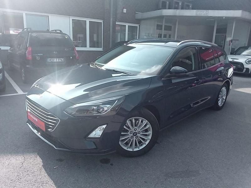 Blau Gebraucht 2020 Ford Focus Titanium Limousine | 12.680 € (Superpreis) - Bild 1/4