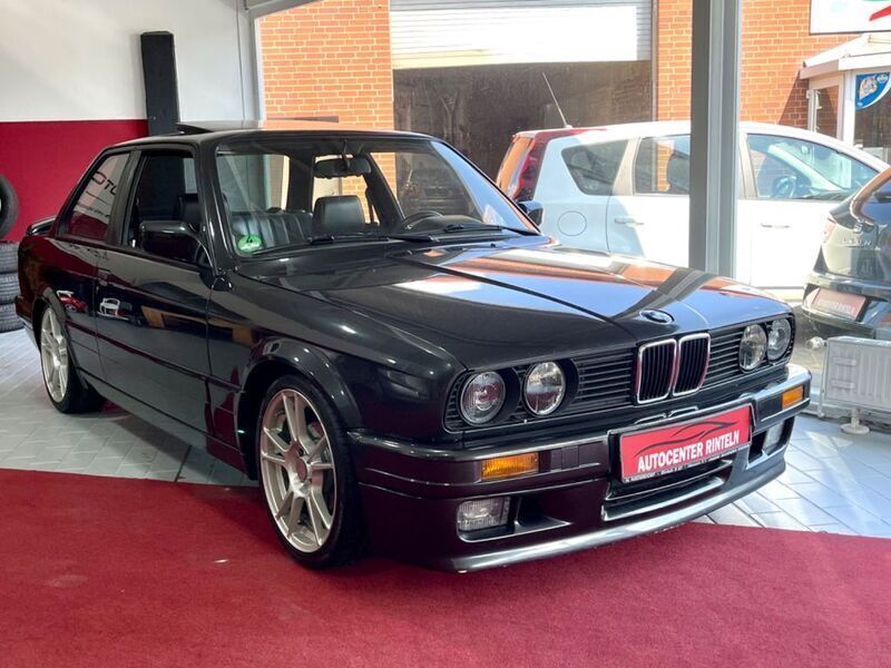 Schwarz Gebraucht 1990 BMW 325 Shadowline Coupé | 39.900 € - Bild 1/4