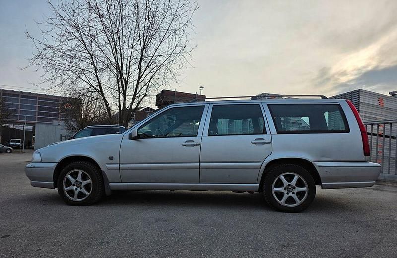 Gebraucht Volvo V70 144 PS (105 kW) 1998 Silber Kombi