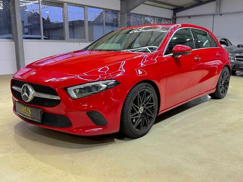 Jupiterrot uni Gebraucht 2019 Mercedes A200 Limousine | 17.850 € (Fairer Preis) - Bild 1/4