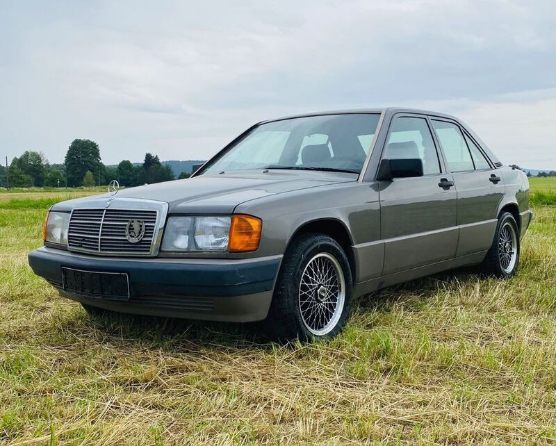Grau Gebraucht 1990 Mercedes 190 Limousine | 2.222 € - Bild 1/4