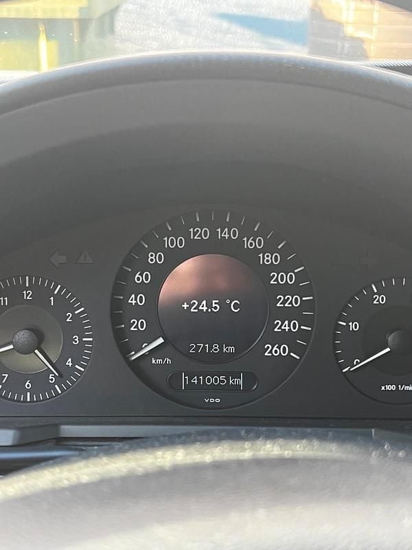 Gebraucht Mercedes E220 Classic 150 PS (110 kW) 2001 Silber Limousine