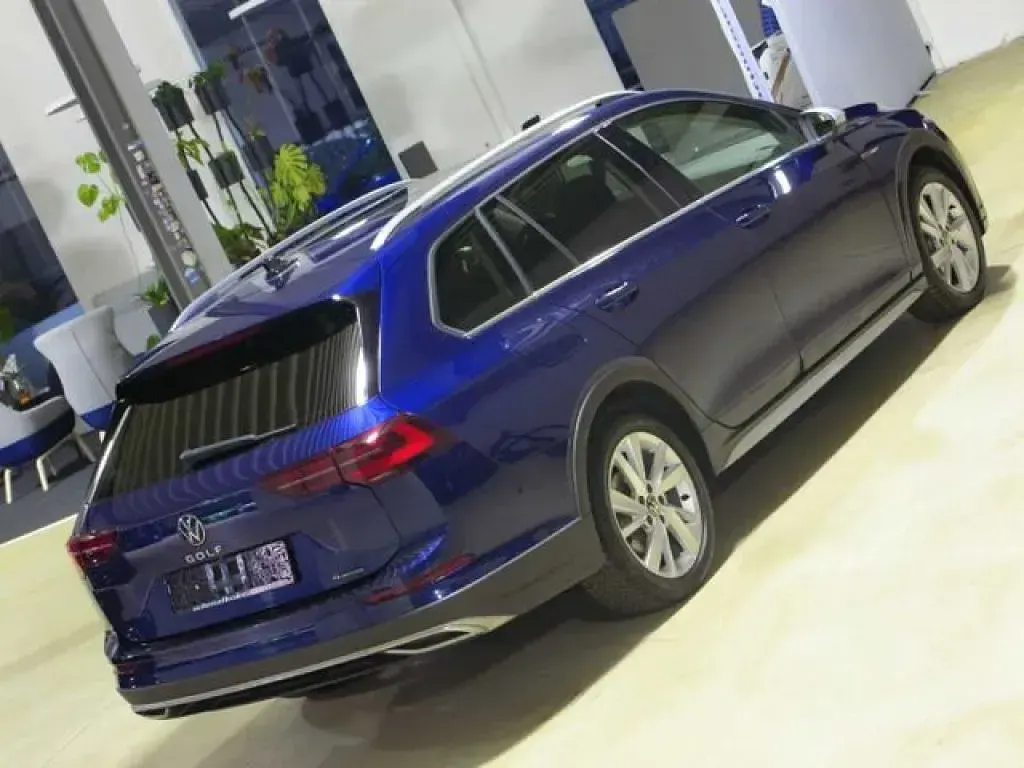 Gebraucht VW Golf Alltrack 200 PS (147 kW) 2023 Atlantic blue (metallic) Kombi