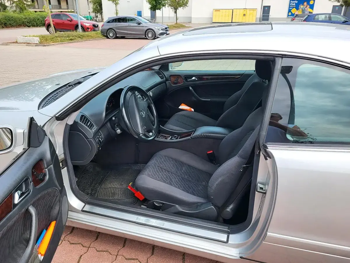 Gebraucht Mercedes CLK230 193 PS (141 kW) 2000 Silber Coupé