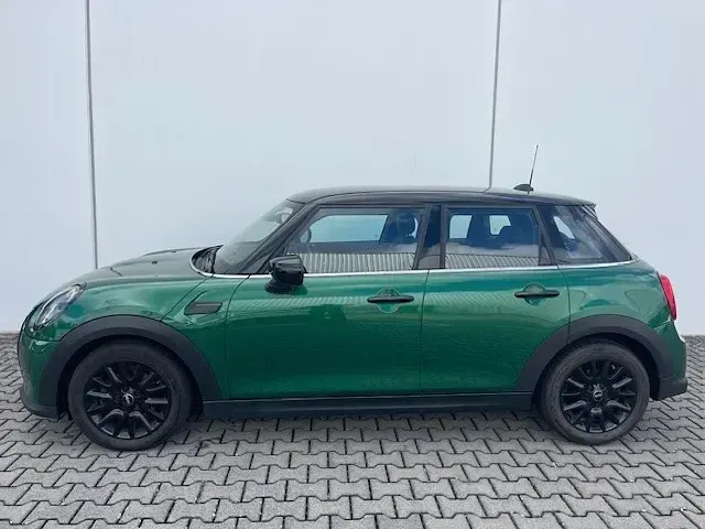 Gebraucht Mini Cooper Classic 136 PS (100 kW) 2023 British racing green iv Kleinwagen
