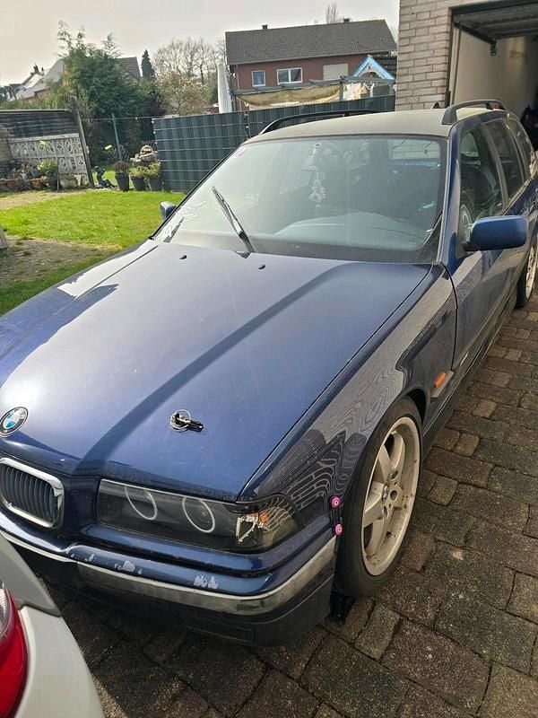Gebraucht BMW 320 Basis 150 PS (110 kW) 1997 Blau Kombi