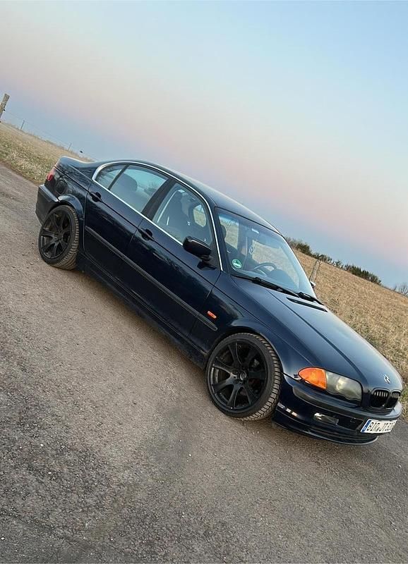 Blau Gebraucht 2001 BMW 320 Limousine | 1.700 € (Guter Preis) - Bild 1/4