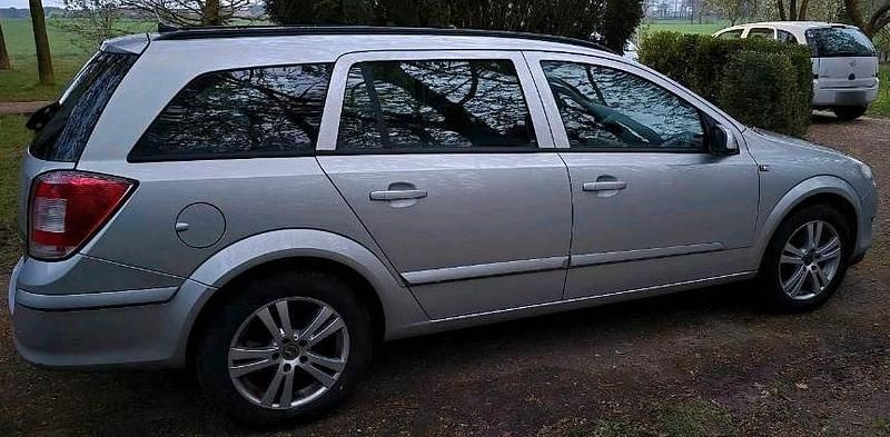 Second-hand Opel Astra 2007 Argintiu Break