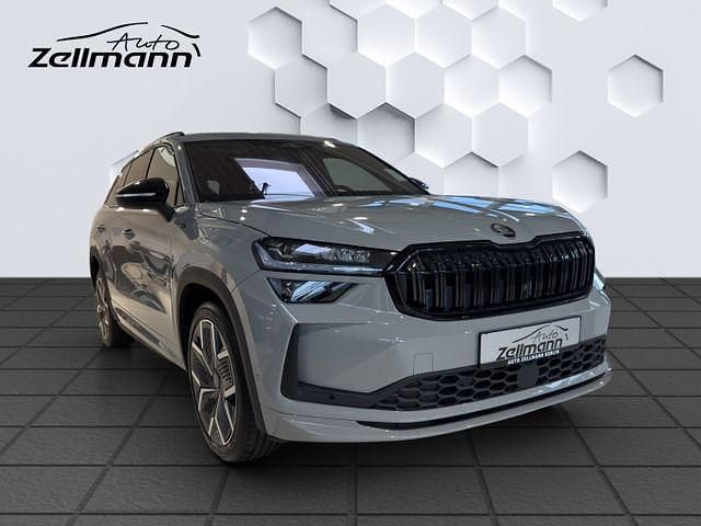 Grau Neu 2025 Skoda Kodiaq SportLine SUV | 54.778 € - Bild 1/3