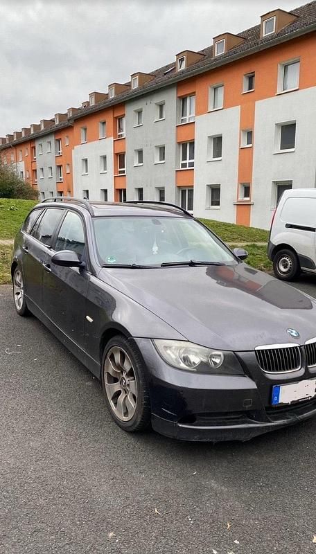Grau Gebraucht 2006 BMW 320 Kombi | 1.400 € (Guter Preis) - Bild 1/4