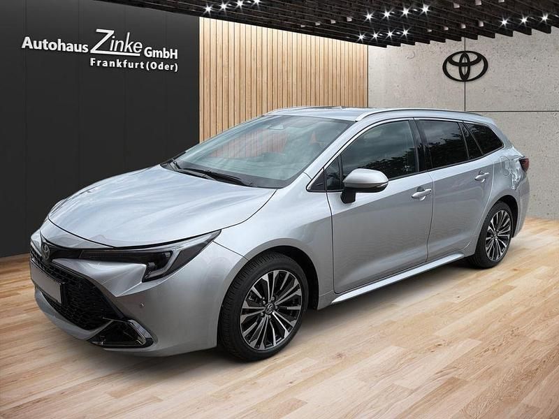 Silber Gebraucht 2024 Toyota Corolla Team Kombi | 34.490 € - Bild 1/4