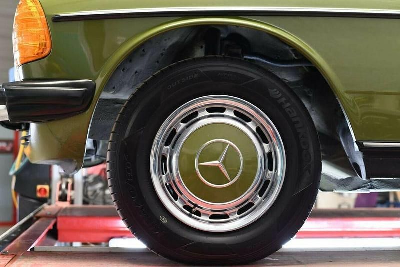 Gebraucht Mercedes 200 109 PS (80 kW) 1982 Grün Limousine