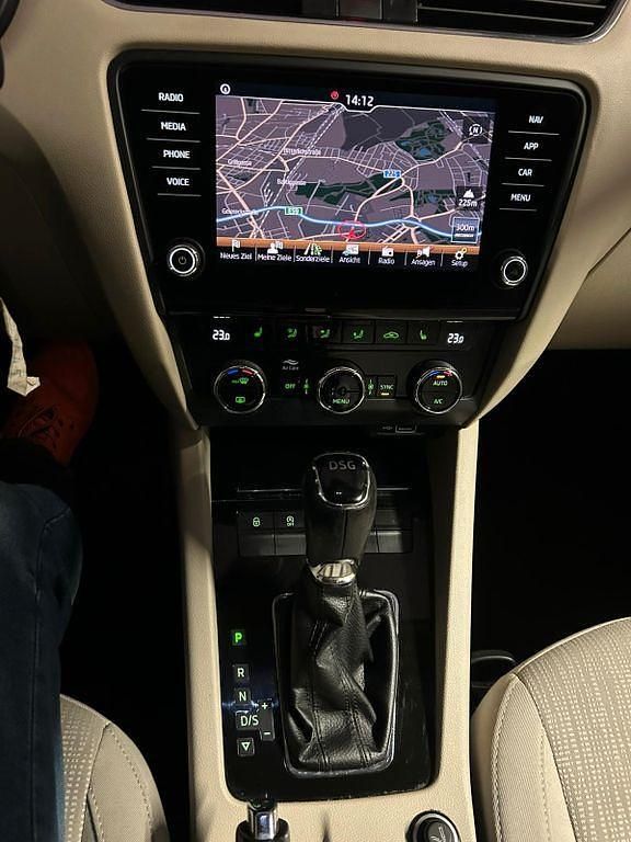 Usado Skoda Octavia Style 150 HP (110 kW) 2018 Azul Carrinha