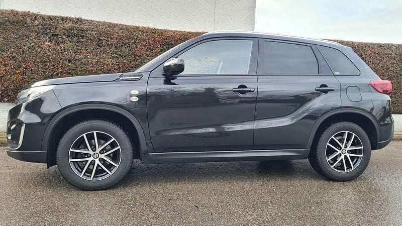 Gebraucht Suzuki Vitara Comfort 129 PS (94 kW) 2020 Schwarz SUV