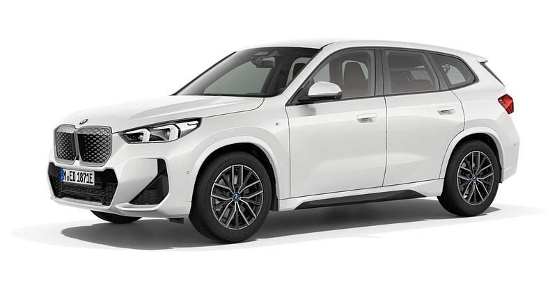 Weiß Gebraucht 2025 BMW iX1 Comfort Edition SUV | 51.222 € (Teuer) - Bild 1/4