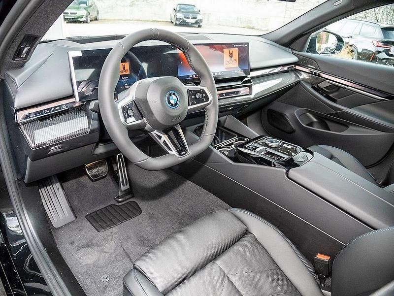 Neu BMW i5 Performance 250 kW (340 PS) 2026 Saphirschwarz metallic Limousine