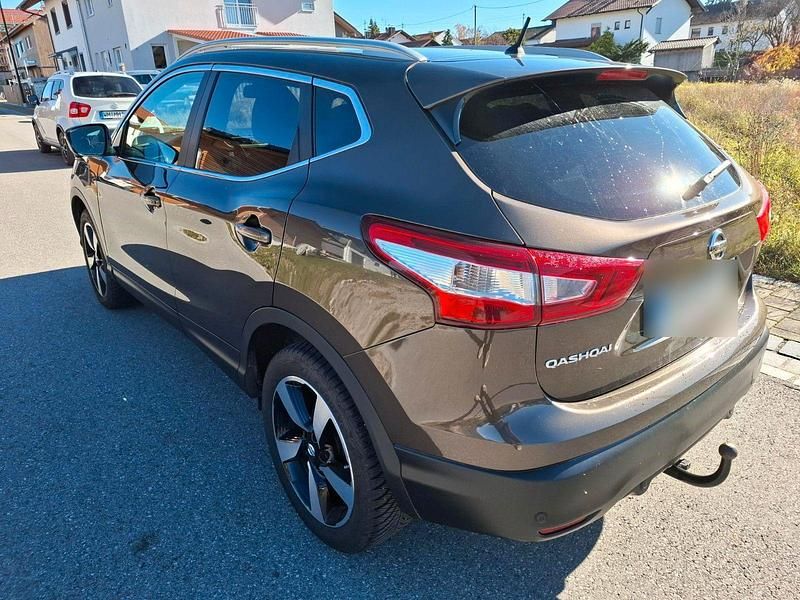 Gebraucht Nissan Qashqai 360º 131 PS (96 kW) 2016 Bronze SUV