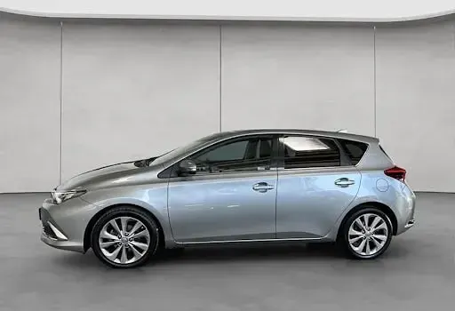 Gebraucht Toyota Auris Basis 116 PS (85 kW) 2017 Titansilber mica metallic Limousine