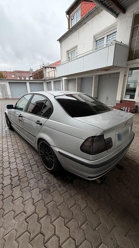 Gebraucht BMW 318 118 PS (86 kW) 1998 Silber Limousine