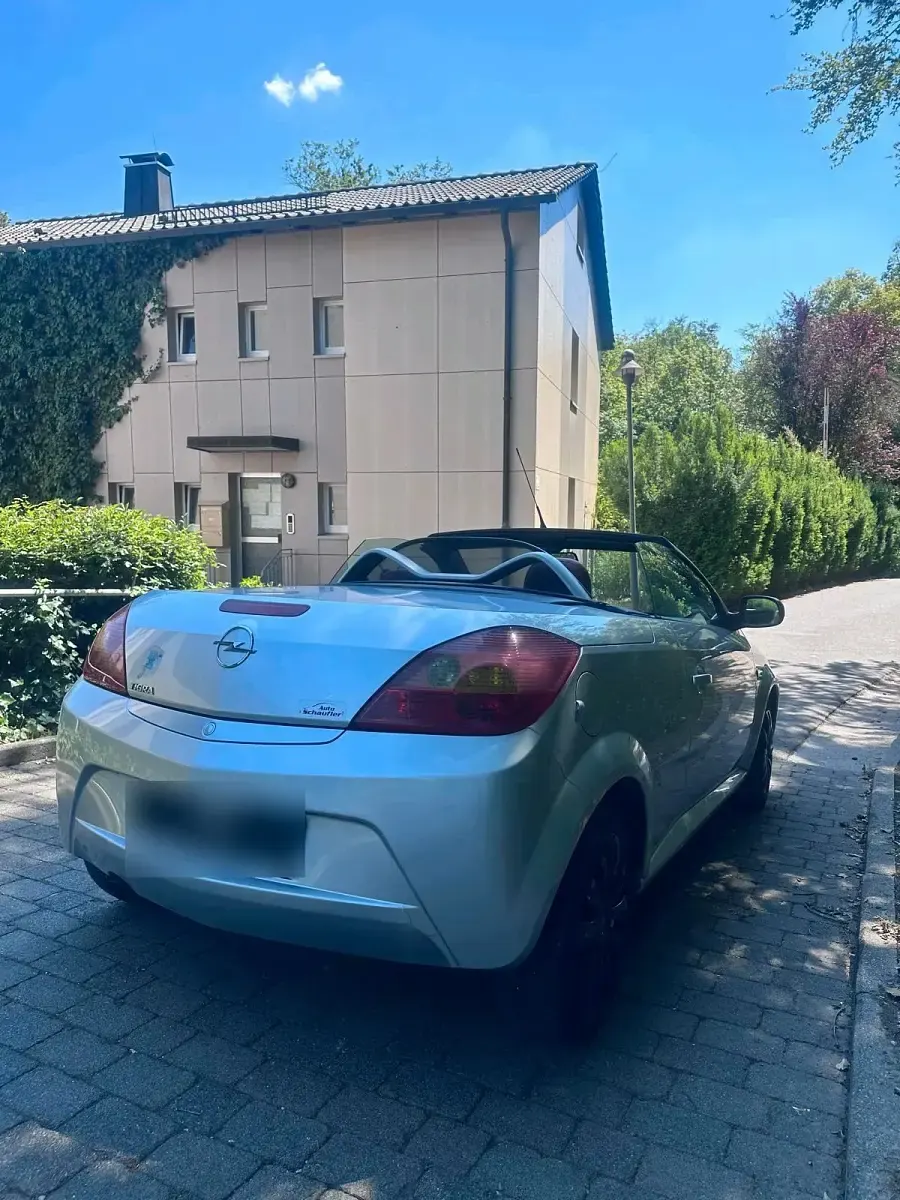 Gebraucht Opel Tigra 90 PS (66 kW) 2008 Silber Cabrio