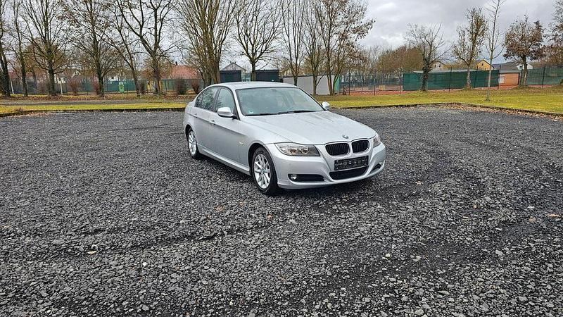 Gebraucht BMW 318 143 PS (105 kW) 2010 Silber Limousine