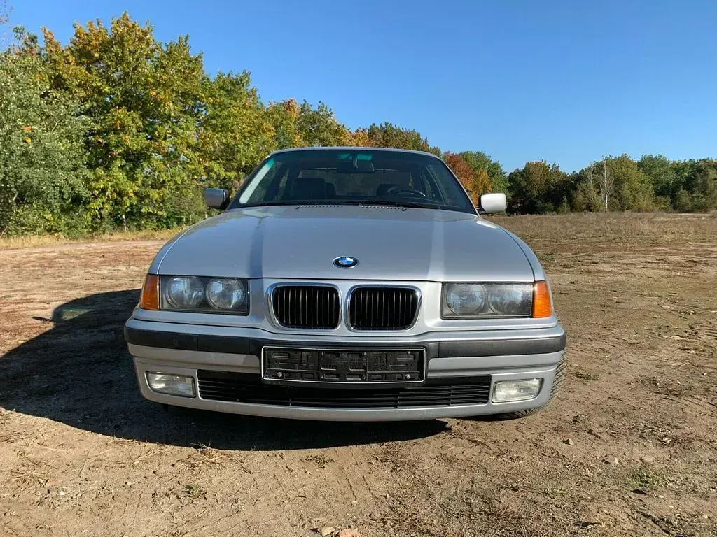 Gebraucht BMW 323 Sport Line 170 PS (125 kW) 1997 Silber metallic Coupé