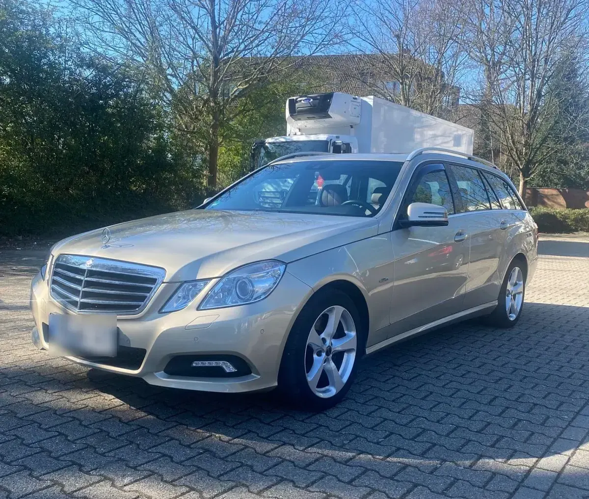 Gebraucht Mercedes E350 Avantgarde 265 PS (194 kW) 2011 Gold Limousine