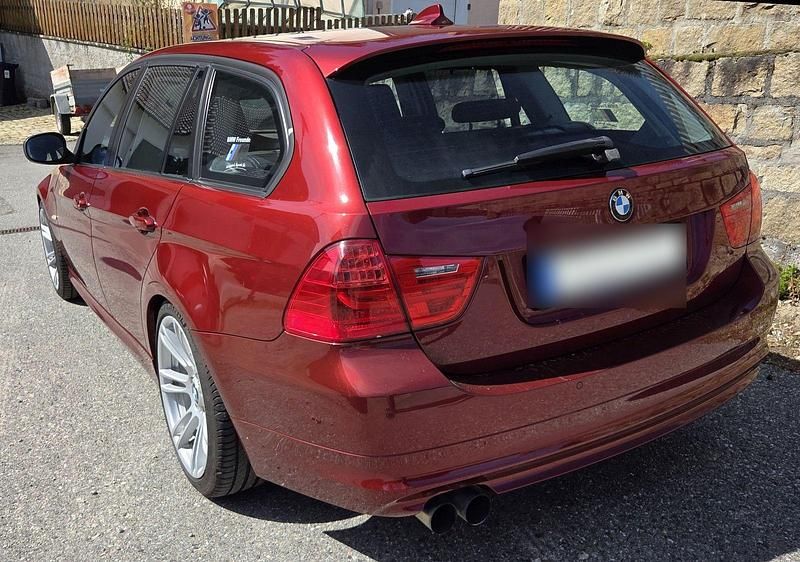 Second-hand BMW 320 Performance 184 CP (135 kW) 2010 Roșu Berlinǎ