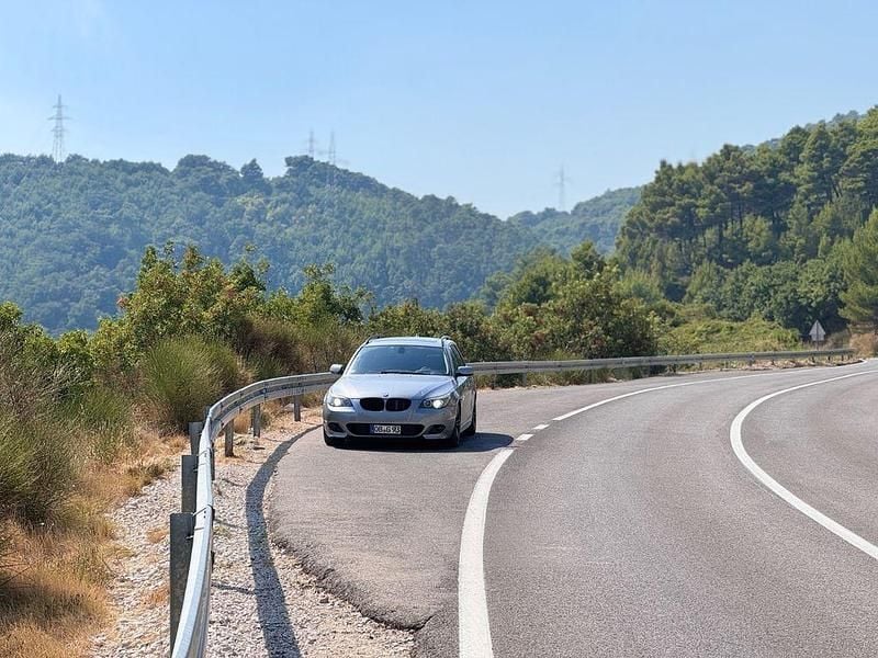 Gebraucht BMW 545 Performance 333 PS (244 kW) 2004 Grau Kombi