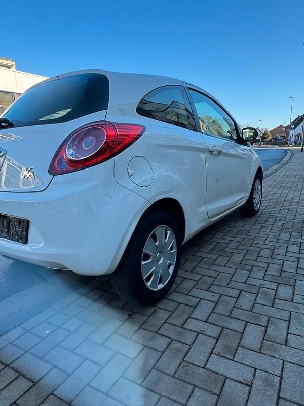 Gebraucht Ford Ka 69 PS (50 kW) 2015 Weiß Kleinwagen