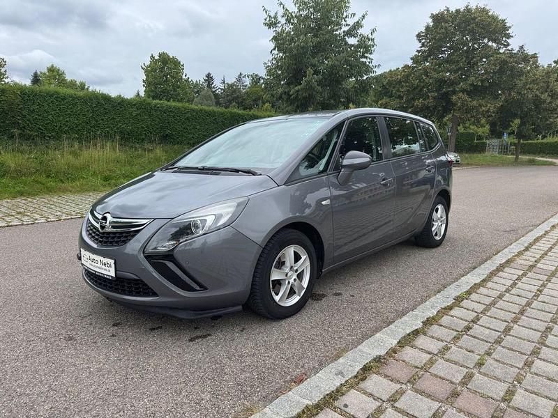 Grau Gebraucht 2016 Opel Zafira Tourer Edition Van / Kleinbus | 8.390 € (Etwas zu teuer) - Bild 1/4