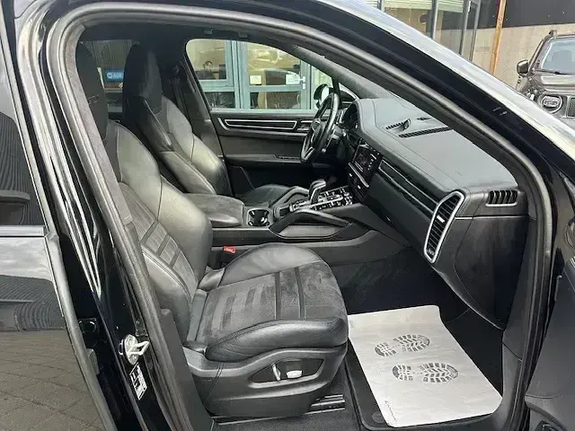 Gebraucht Porsche Cayenne Turbo 460 PS (338 kW) 2021 Schwarz SUV