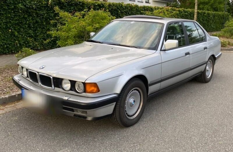 Second-hand BMW 750 407 CP (299 kW) 1989 Argintiu Berlinǎ
