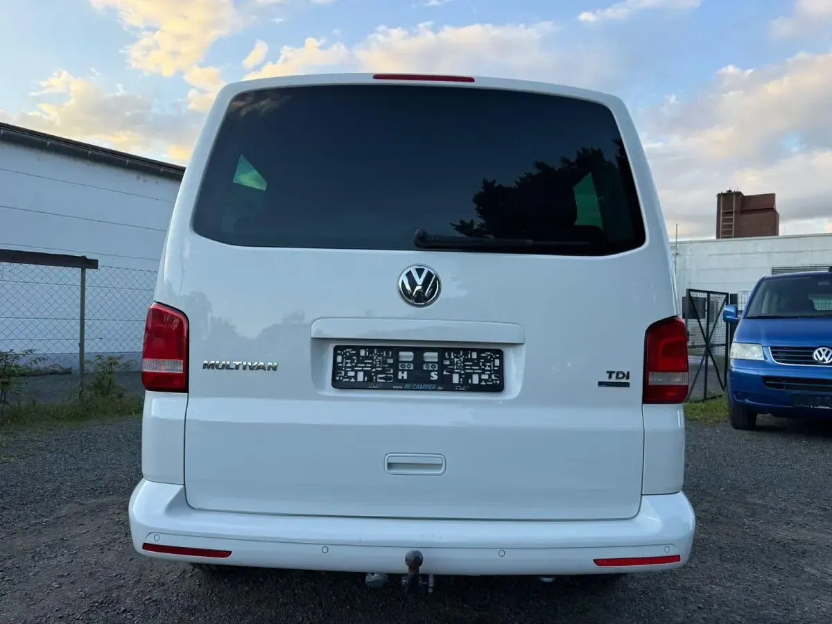 Gebraucht VW Multivan 140 PS (102 kW) 2014 Weiß Van / Kleinbus