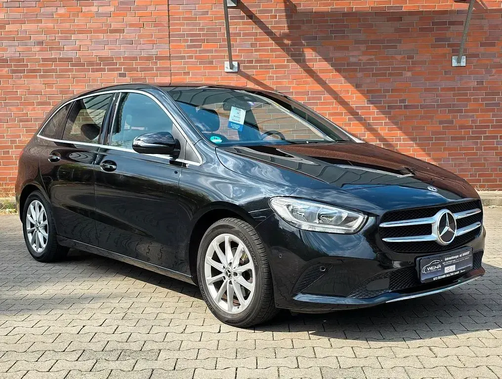 Gebraucht Mercedes B180 116 PS (85 kW) 2019 Schwarz Kleinwagen