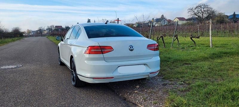 Gebraucht VW Passat Highline 150 PS (110 kW) 2015 Weiß Limousine