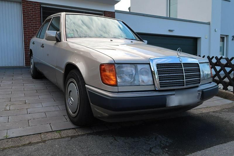 Andere außenfarben Gebraucht 1992 Mercedes 200 Limousine | 3.500 € - Bild 1/4
