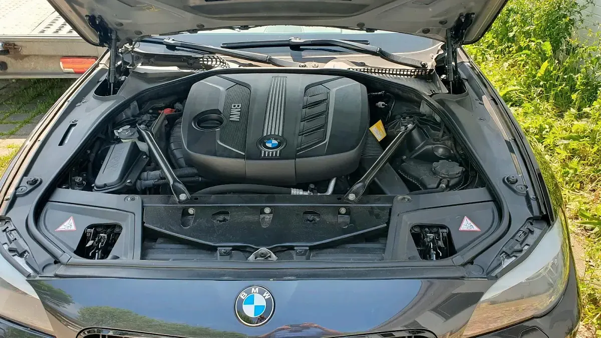 Gebraucht BMW 520 216 PS (158 kW) 2011 Schwarz Kombi