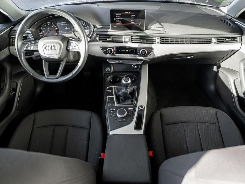 Gebraucht Audi A4 Basis 150 PS (110 kW) 2019 Grau Kombi