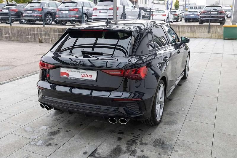Gebraucht Audi S3 Ambiente 310 PS (228 kW) 2024 Mythosschwarz metallic Limousine