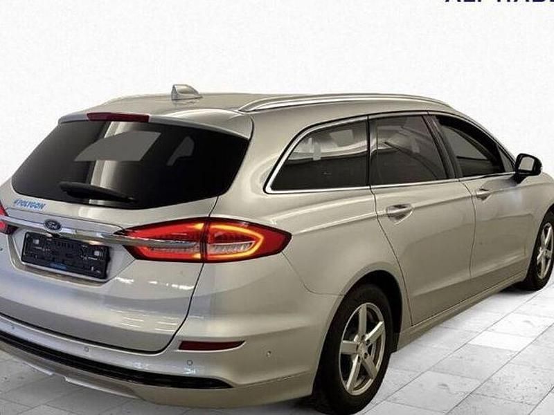 Gebraucht Ford Mondeo Titanium 150 PS (110 kW) 2022 Silber metallic Limousine