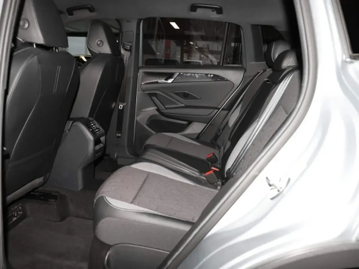 Gebraucht VW Tiguan Goal 150 PS (110 kW) 2024 Oyster silver metallic SUV